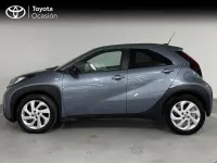 Usado Toyota Aygo X Play 72 CV (52 kW) 2024 Gris celestite SUV
