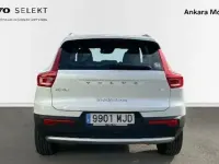 Begagnad Volvo XC40 Core 211 HK (155 kW) 2023 Vit SUV