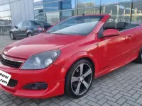 Usado Opel Astra Cosmo 150 CV (110 kW) 2008 Rojo Descapotable
