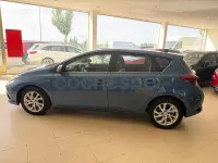 Usado Toyota Auris Hybrid Active 136 CV (100 kW) 2018 Azul Berlina