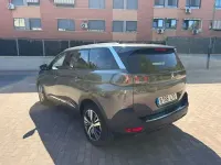 Usado Peugeot 5008 Allure 130 CV (95 kW) 2022 Gris / plata SUV