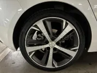 Usado Peugeot 308 Allure 130 CV (95 kW) 2017 Blanco Berlina