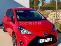 Usado Toyota Yaris Hybrid 100 CV (73 kW) 2020 Rojo Berlina