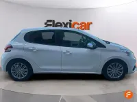 Usado Peugeot 208 Signature Sky 99 CV (72 kW) 2019 Blanco Utilitario