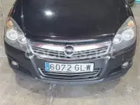 Usado Opel Astra Edition 110 CV (80 kW) 2009 Negro Berlina
