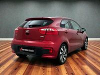 Usado Kia Rio 75 CV (55 kW) 2016 Rojo Utilitario