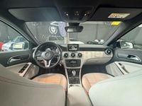 Käytetty Mercedes A180 Urban 109 HP (80 kW) 2015 Musta Sedan