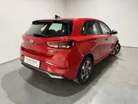 Nuevo Hyundai i30 101 CV (74 kW) 2025 Rojo Familiar