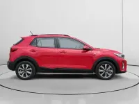 Usado Kia Stonic 100 CV (73 kW) 2024 Rojo SUV