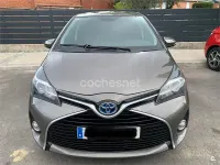 Käytetty Toyota Yaris Hybrid Active 100 HP (73 kW) 2016 Harmaa Sedan