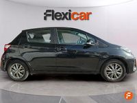 Usado Toyota Yaris Hybrid Active 100 CV (73 kW) 2019 Negro Berlina