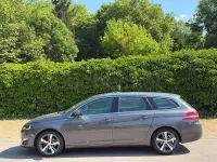 Usado Peugeot 308 SW Active 130 CV (95 kW) 2016 Gris / plata Familiar