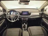 Usado Kia Stonic 100 CV (73 kW) 2025 Blanco SUV