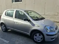 Usado Toyota Yaris T2 65 CV (47 kW) 2004 Gris / plata Berlina