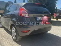Usado Ford Fiesta Trend 82 CV (60 kW) 2017 Gris / plata Utilitario