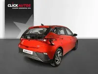 Usado Hyundai i20 79 CV (58 kW) 2024 Rojo Utilitario