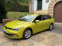 Usado VW Golf VIII Life 115 CV (84 kW) 2021 Amarillo Familiar