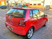Usado VW Polo Advance 70 CV (51 kW) 2006 Rojo Utilitario