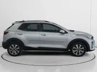 Usado Kia Stonic 100 CV (73 kW) 2024 Gris / plata SUV