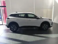 Usado Peugeot 2008 Active 102 CV (75 kW) 2023 Gris SUV