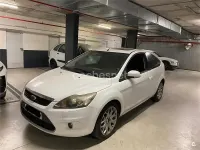Usado Ford Focus Trend 115 CV (84 kW) 2008 Blanco Berlina