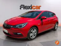 Usado Opel Astra Selective 110 CV (80 kW) 2018 Rojo Familiar