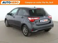 Usado Toyota Yaris Active 100 CV (73 kW) 2017 Gris Utilitario