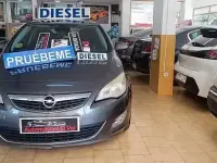 Usado Opel Astra Enjoy 110 CV (80 kW) 2010 Gris / plata Berlina