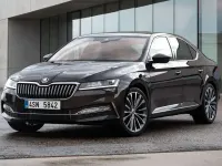 Usado Skoda Superb Ambition 150 CV (110 kW) 2016 Marrón Familiar