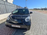 Usado Toyota iQ 68 CV (50 kW) 2009 Negro Utilitario
