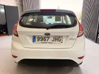 Usado Ford Fiesta Trend 75 CV (55 kW) 2015 Blanco Utilitario