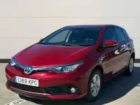 Usado Toyota Auris Advance 136 CV (100 kW) 2018 Rojo