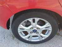 Usado Ford Fiesta Trend 82 CV (60 kW) 2014 Rojo Utilitario