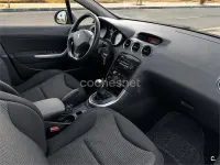 Usado Peugeot 308 Access 98 CV (72 kW) 2013 Gris / plata Berlina