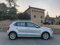 Usado VW Polo Advance 90 CV (66 kW) 2016 Plateado Utilitario