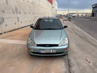 Usado Ford Focus Ghia 90 CV (66 kW) 1999 Verde Familiar