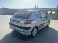Usado Peugeot 206 70 CV (51 kW) 2005 Gris / plata Berlina