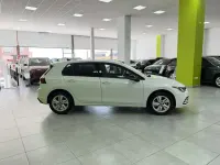 Usado VW Golf VIII Life 110 CV (80 kW) 2022 Blanco Berlina