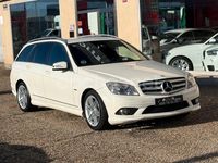 Usado Mercedes C220 Elegance 170 CV (125 kW) 2010 Blanco Familiar