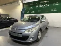Usado Renault Mégane III Dynamique 105 CV (77 kW) 2008 Gris / plata Berlina