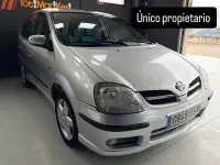 Usado Nissan Almera Tino Comfort 114 HP (83 kW) 2003 Cinzento Monovolume