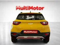 Usado Kia Stonic 100 CV (73 kW) 2023 Amarillo SUV