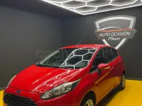 Usado Ford Fiesta Trend 100 CV (73 kW) 2013 Rojo Berlina