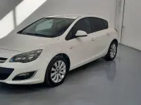 Usado Opel Astra Excellence 110 CV (80 kW) 2012 Blanco Berlina