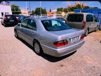 Usado Mercedes E220 Elegance 150 CV (110 kW) 2002 Blanco Berlina