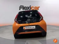 Usado Toyota Aygo X-cite 72 CV (52 kW) 2019 Naranja Utilitario
