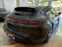 Usado Porsche Taycan 4S Sport Turismo 389 kW (530 CV) 2022 Gris metalizado Berlina