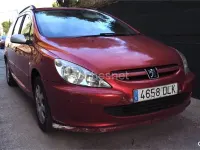 Usado Peugeot 307 90 CV (66 kW) 2005 Granate Familiar
