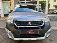 Usado Peugeot Partner Tepee Active 110 CV (80 kW) 2017 Gris / plata Monovolumen