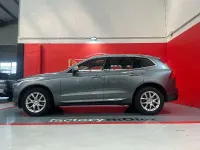 Usado Volvo XC60 Momentum 197 CV (144 kW) 2021 Gris / plata SUV